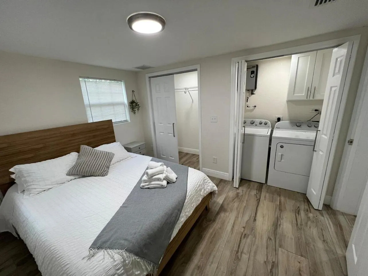Stylish Chic King Bed Ybor Dt Villa Tampa